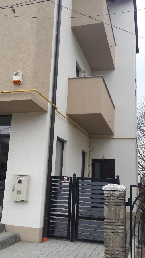 Apartament Mario Apartment Radauţi Bagian luar foto