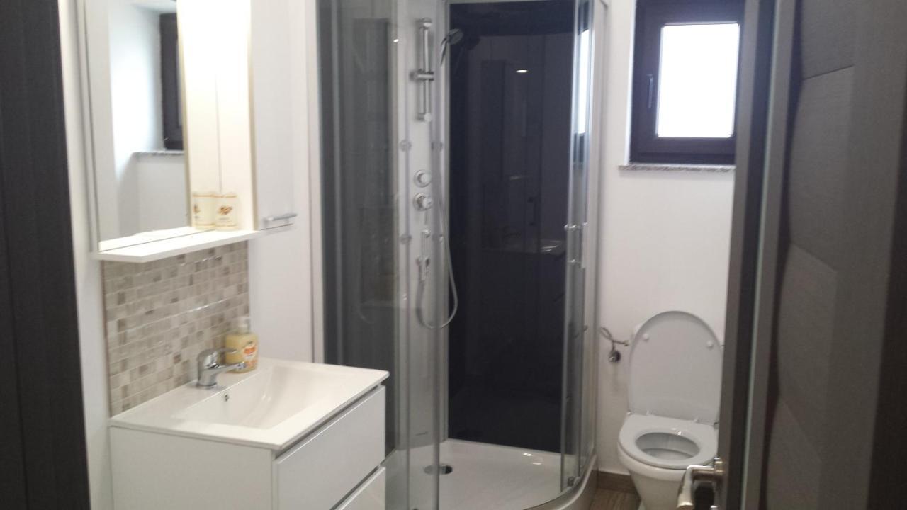Apartament Mario Apartment Radauţi Bagian luar foto